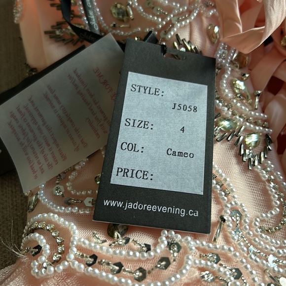 Girls size 4 Graduation/prom dress - Picture 6 of 8